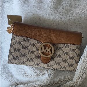 New crossbody Michael Kors bag